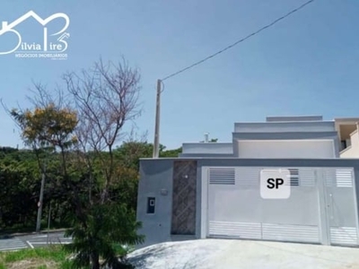 Casa 03 dormitórios e quintal em excelente localização na cidade de indaiatuba sp