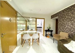 APARTAMENTO no 5º andar com 2 dormitórios e 1 garagem