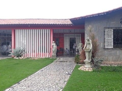 Alugo casa com 3 suítes e terreno 33x65, 2145 metros á 100m da Oliveira Paiva.