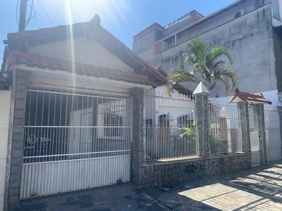 Alugo Duas Casas Comerciais na Praia da Costa