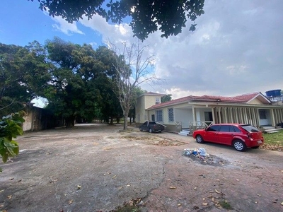 Casa aluguel no Adrianópolis com terreno de 3.800m² - 450m² constrídos, para grandes empre