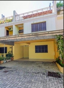 Casa com 3 dormitórios para alugar, 231 m² por R$ 3.390,00/mês - Teresópolis - Porto Alegr