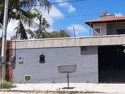Sobrado para aluguel possui 300 metros quadrados com 4 quartos em Edson Queiroz - Fortalez
