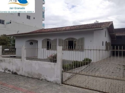 Casa com 4 quartos à venda na rua basílio pedro da silva, 79, centro, camboriú, 142 m2 por r$ 2.120.000