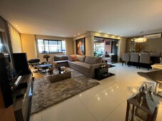 Apartamento para venda tem 180 metros quadrados com 4 quartos em Ponta Verde