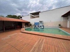 Casa com 4 quartos à venda no bairro Residencial Aruanã, 450m²