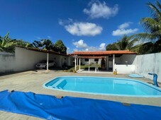Casa com piscina a 200 metros da praia