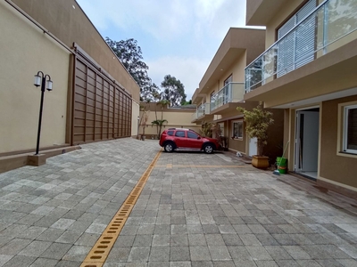 Casa em Granja Viana, Cotia/SP de 136m² 3 quartos à venda por R$ 979.000,00 ou para locação R$ 4.700,00/mes