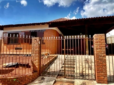 Casa em Lago Parque, Londrina/PR de 260m² 5 quartos à venda por R$ 749.000,00