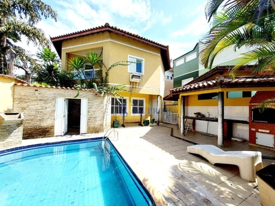 Casa em Vila Guilhermina, Praia Grande/SP de 199m² 4 quartos para locação R$ 6.000,00/mes