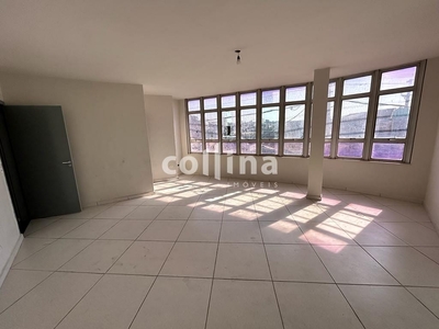 Sala em Vila Silviânia, Carapicuíba/SP de 63m² para locação R$ 1.850,00/mes