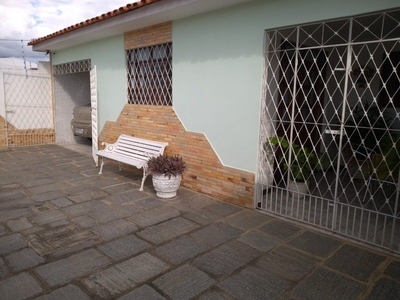 Casa em Bodocongó, Campina Grande/PB de 200m² 3 quartos à venda por R$ 299.000,00