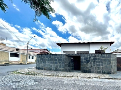 Casa em Indianópolis, Caruaru/PE de 0m² 5 quartos para locação R$ 2.500,00/mes