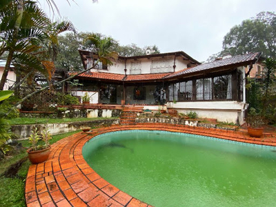 Casa em Parque Frondoso, Cotia/SP de 370m² 4 quartos à venda por R$ 949.000,00