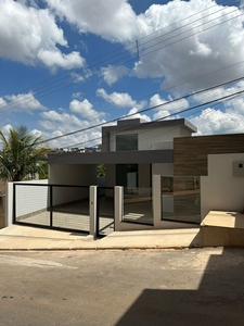 Casa em Setor Habitacional Vicente Pires (Taguatinga), Brasília/DF de 250m² 3 quartos à venda por R$ 949.000,00
