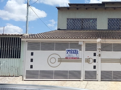 Sobrado em Ceilândia Norte (Ceilândia), Brasília/DF de 160m² 4 quartos à venda por R$ 618.000,00