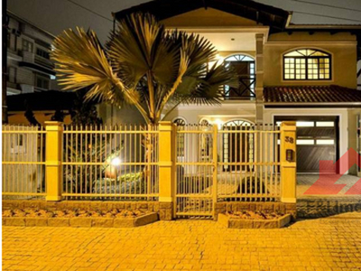 Sobrado em Guanabara, Joinville/SC de 250m² 4 quartos à venda por R$ 797.000,00