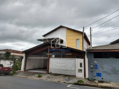 Sobrado em São Benedito, Pindamonhangaba/SP de 300m² 4 quartos à venda por R$ 649.000,00 ou para locação R$ 4.500,00/mes