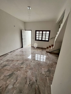 Sobrado em Vila Tupi, Praia Grande/SP de 80m² 2 quartos à venda por R$ 378.000,00