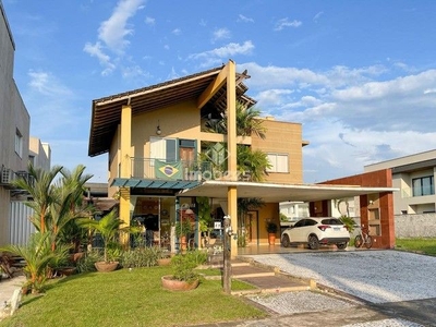 Casa com 4 suítes e 600 m² à venda em condomínio Fechado - Montenegro Boulevard