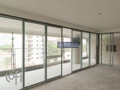 Apartamento à venda em Campo Belo com 210 m², 4 quartos, 4 suítes, 3 vagas