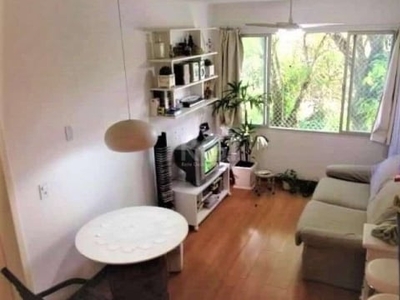 Apartamento de 45m² com 1 dormitório sendo suíte, cozinha estilo americana com churrasqueira, banheiro social, sala de estar, área de serviço e vaga de garagem coberta.
possui cômodos arejado