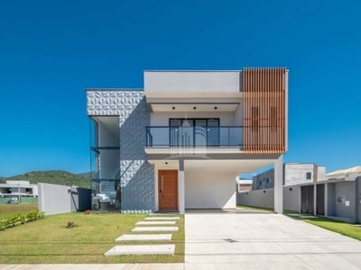 Casa alto padrão no condomínio caledônia em camboriú