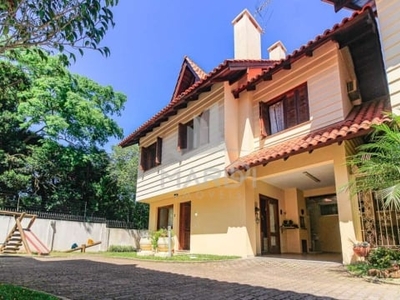 Casa em condomínio fechado com 3 quartos para alugar na rua luís felipe monmany, 101, espírito santo, porto alegre por r$ 2.800