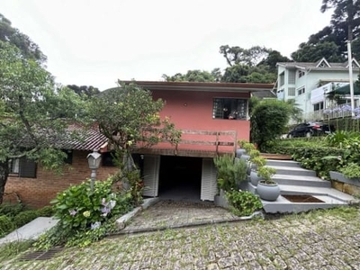 Casa em condomínio fechado com 3 quartos para alugar na rua máximo pinheiro lima, 218, vista alegre, curitiba, 98 m2 por r$ 3.600