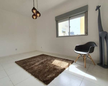 Apartamento, 79m², 03 dormitórios, 01 banheiro social, sala de estar e jantar, cozinha pri