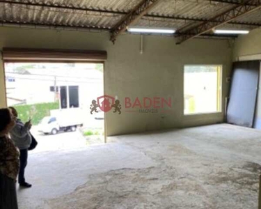 Barracão comercial, 1 banheiros, 2 vagas na garagem, 246M² de Área Construída