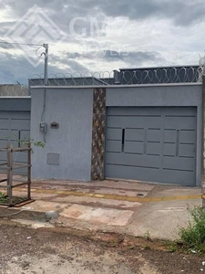 Casa com 2 quartos à venda, 63.0m²