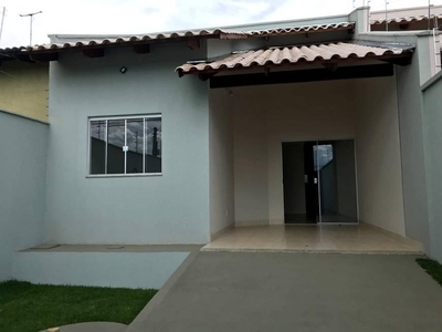 Casa com 3 quartos à venda, 100.0m²