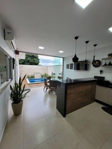 Casa com 3 quartos à venda, 175.0m²