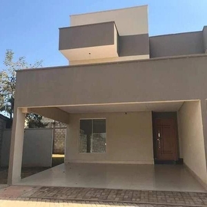 Casa com 3 quartos à venda, 180.0m²