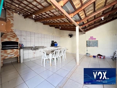 Casa com 3 quartos à venda, 205.0m²