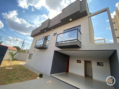 Casa com 3 quartos à venda, 211.0m²