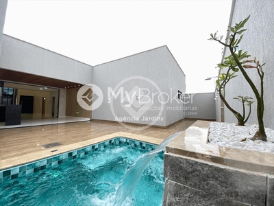 Casa com 3 quartos à venda, 389.0m²