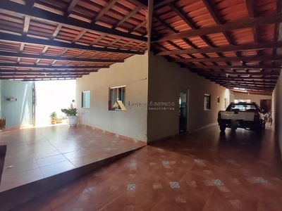 Casa com 3 quartos à venda, 405.0m²