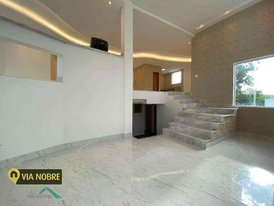 Casa com 3 quartos à venda no bairro Estoril, 230m²