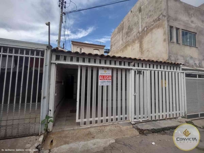 Casa com 3 quartos para alugar no bairro Taguatinga Norte, 120m²