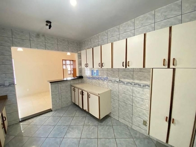 Casa com 4 quartos à venda, 360.0m²