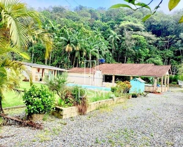 Chácara com piscina na Guabiruba