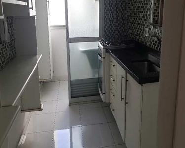 Espaçoso apartamento localizado em travessa da Avenida Raimundo Pereira de Magalhães, com