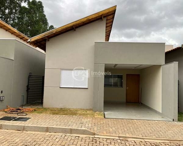 Excelente casa em condomínio