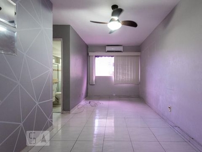 APARTAMENTO no 2º andar com 2 dormitórios e 1 garagem