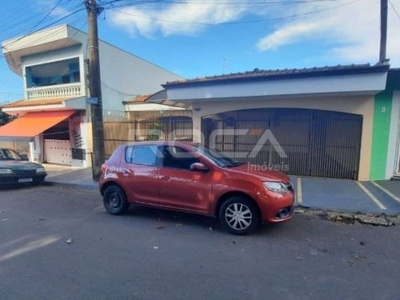 Casa padrão para alugar no jardim centenário, são carlos: 3 dormitórios, edícula e quintal.