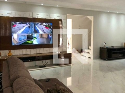 CASA com 4 dormitórios e 5 garagens