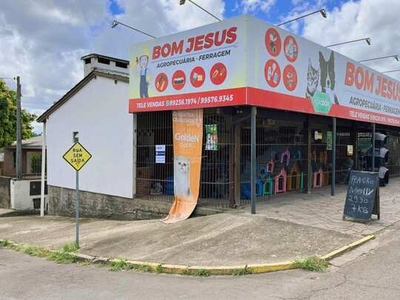 PRÉDIO COMERCIAL DE ESQUINA