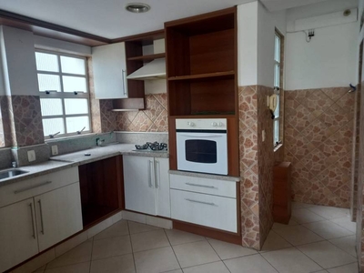 Apartamento com 3 Quartos e 3 banheiros para Alugar, 135 m² por R$ 3.000/Mês